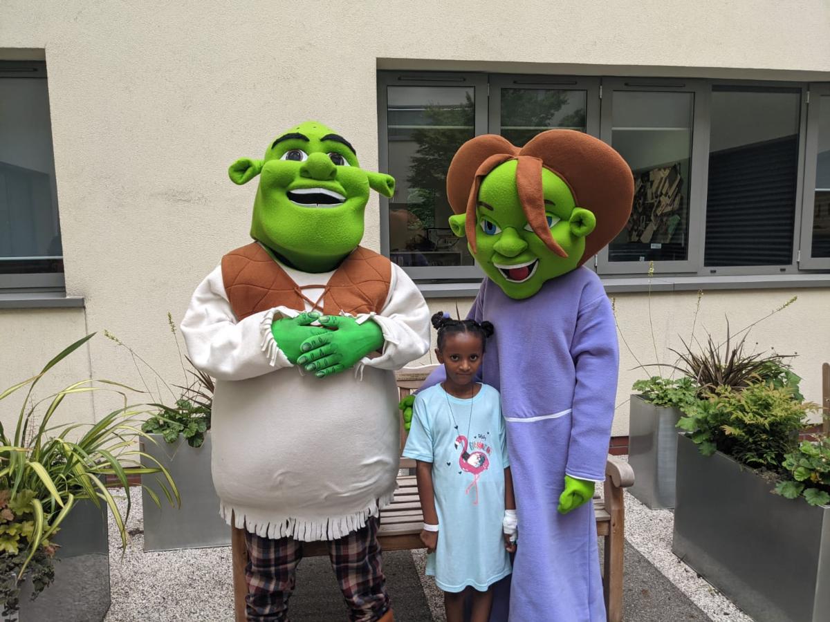 Children from our paediatric ward posed for a photo with the stars 